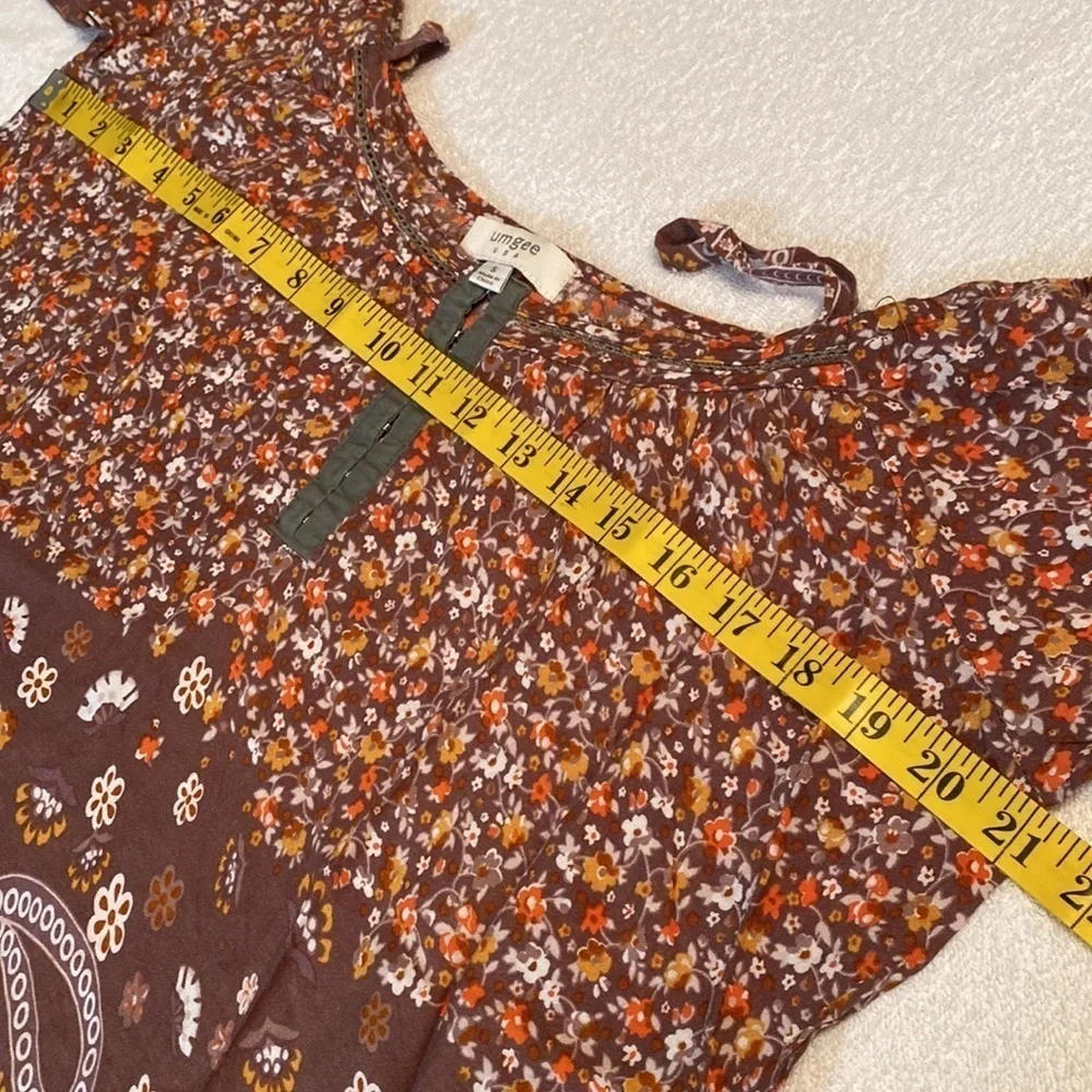 Umgee blouse cold shoulder floral/paisley print hook buttons on front Size Small - Picture 5 of 9